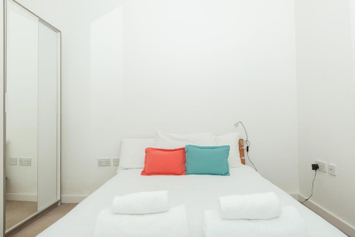 2 Bedroom East With Amazing Views Appartamento Londra