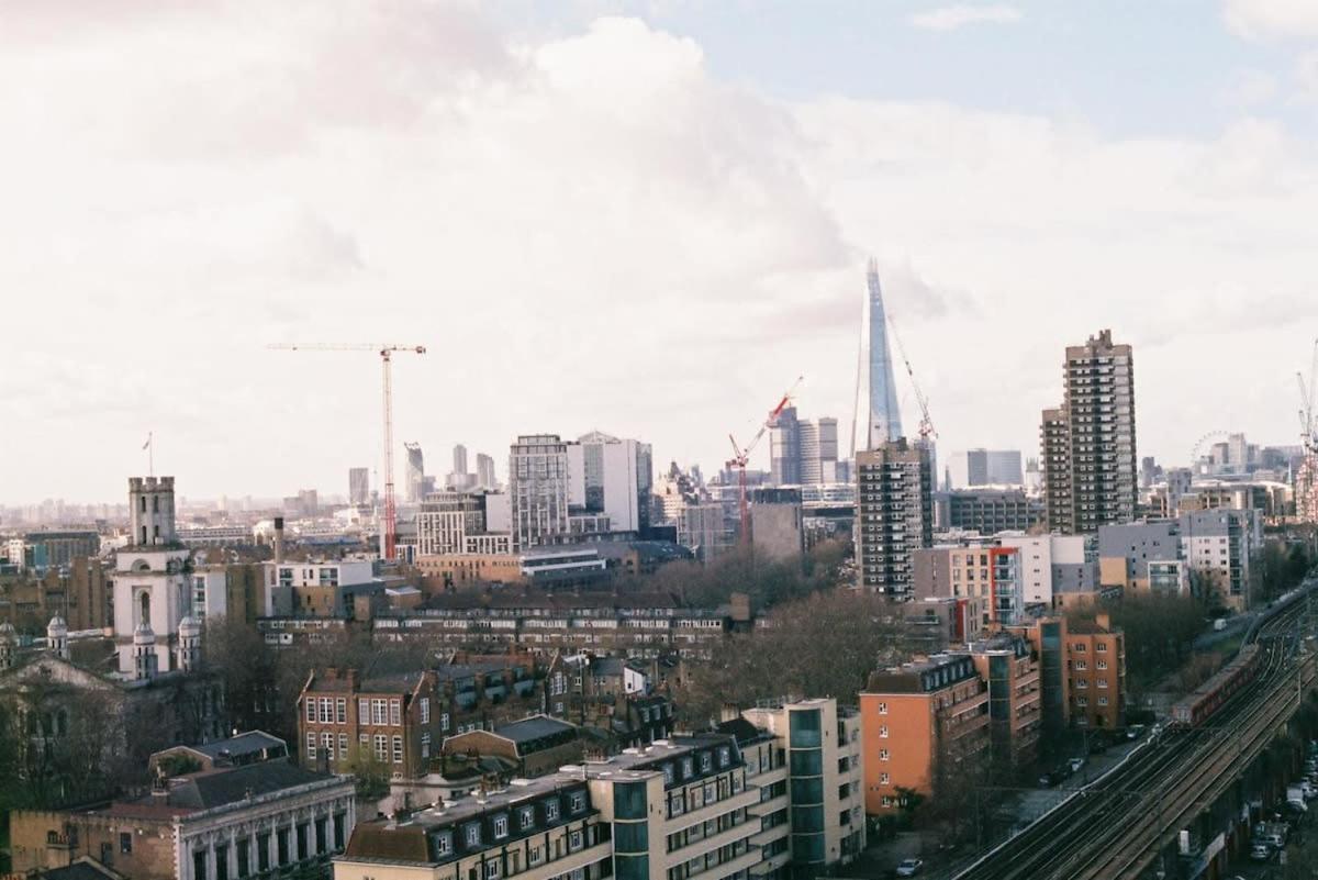 2 Bedroom East With Amazing Views Londra
